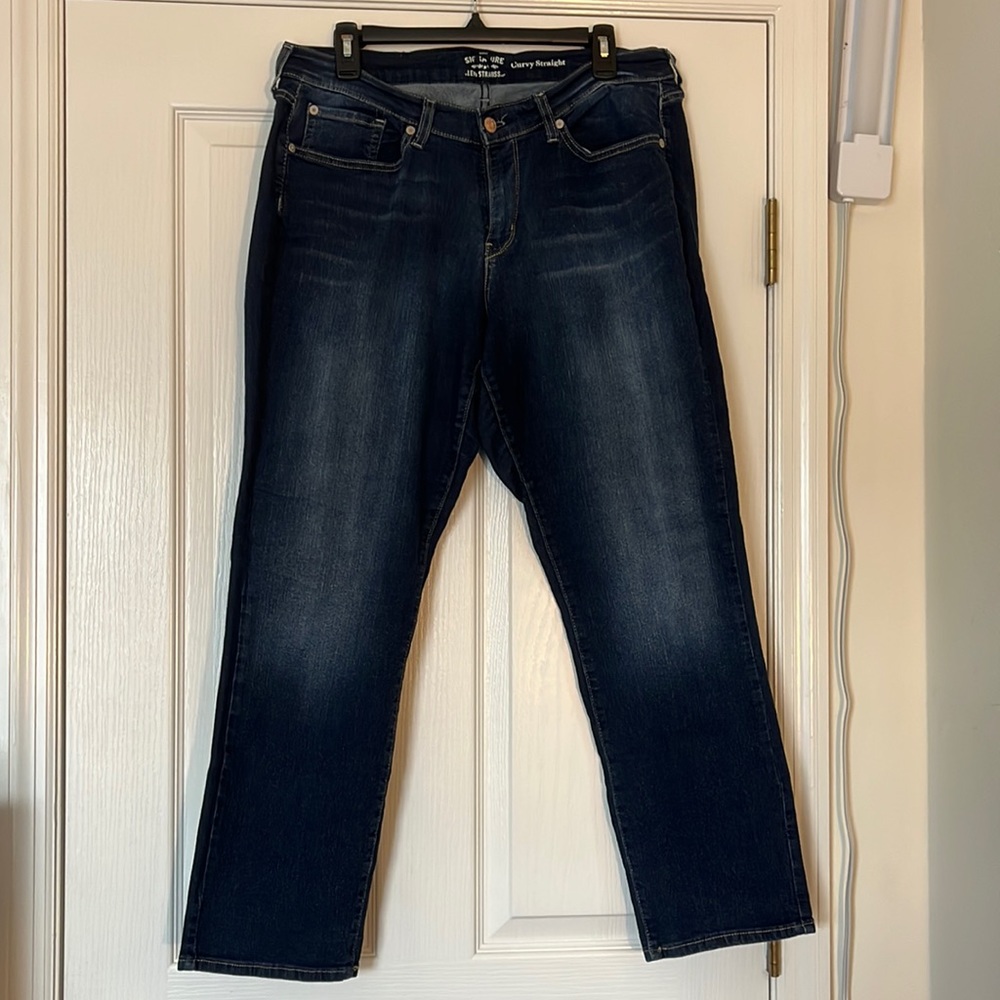 Signature by Levi Strauss, Curvy Straight, size 16S, slightly worn.